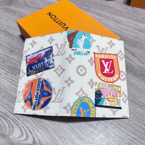 Sophisticated LV Travel-Inspired Card Organizer - Picture 1 of 4